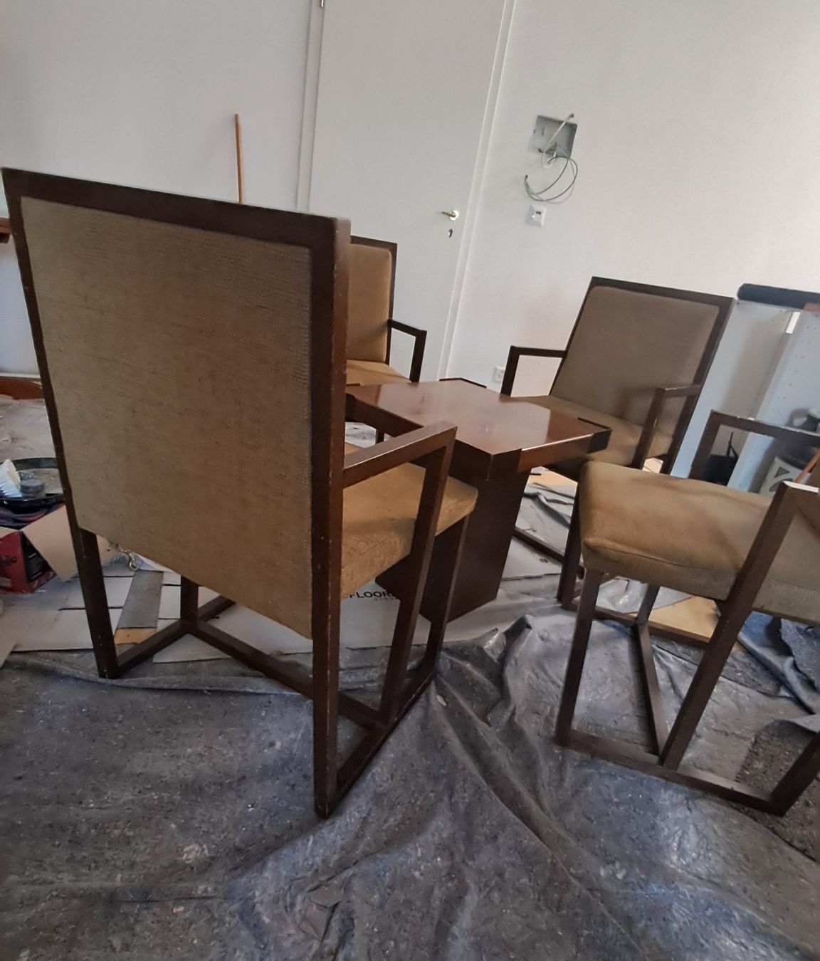 Set di tavolo e panche: Ensemble table et  4 chaises  bois massive  et métal – Usato da Bernex venduto da Dariafr