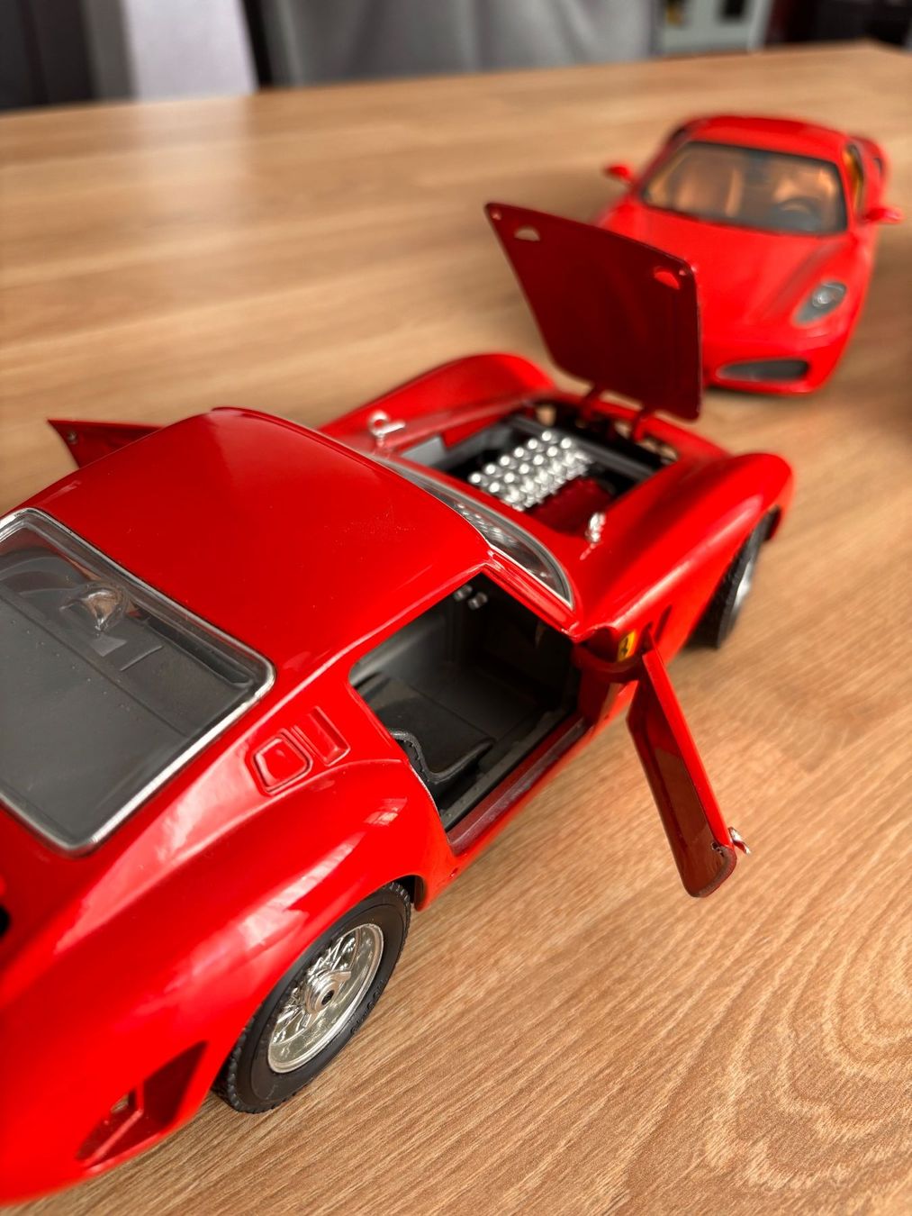 Hot Wheels Modellini d'auto: Verkaufe 3 Ferrari Modelle 1/18 – Usato da Bachenbülach venduto da Gigi610 7