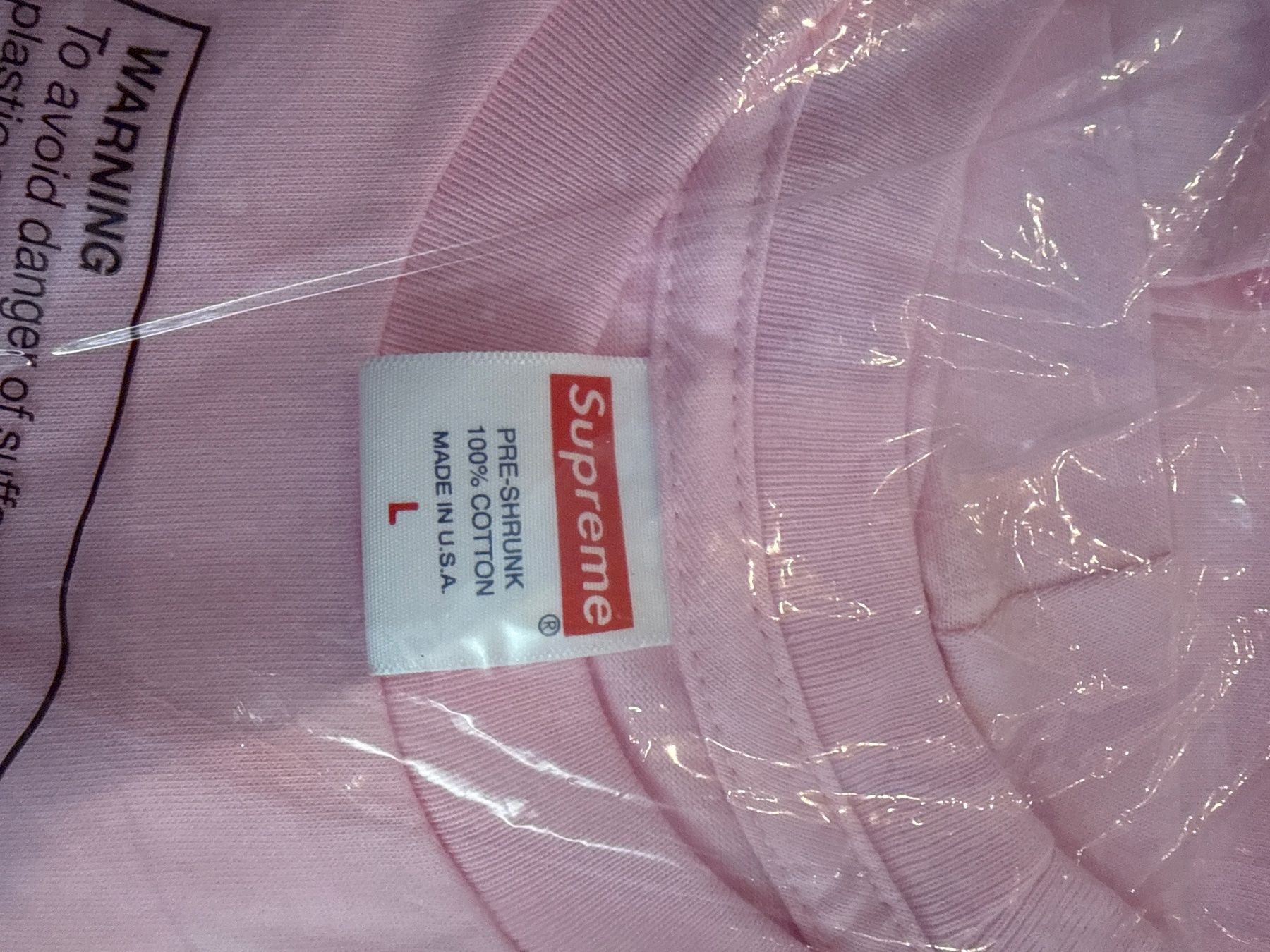 Supreme T-shirts: Supreme KAWS Chalk Logo Tee – Neuf avec emballage d'origine à Küsnacht ZH par SamSneakerSale 2