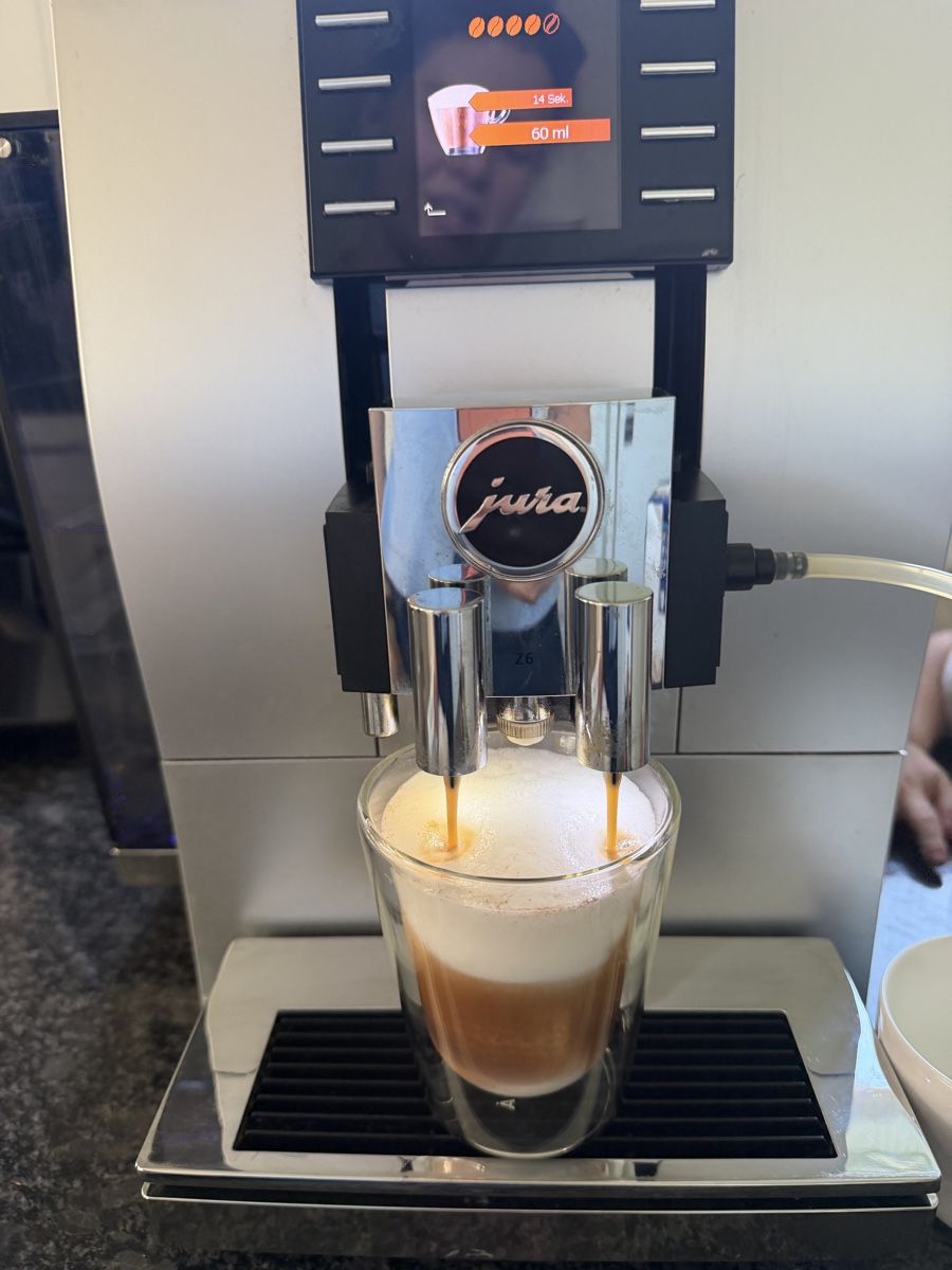 Jura Macchine per caffè & Macchine per espresso: Jura Impressa Z6 – Usato da Buttikon SZ venduto da KaffeeGenussBronja