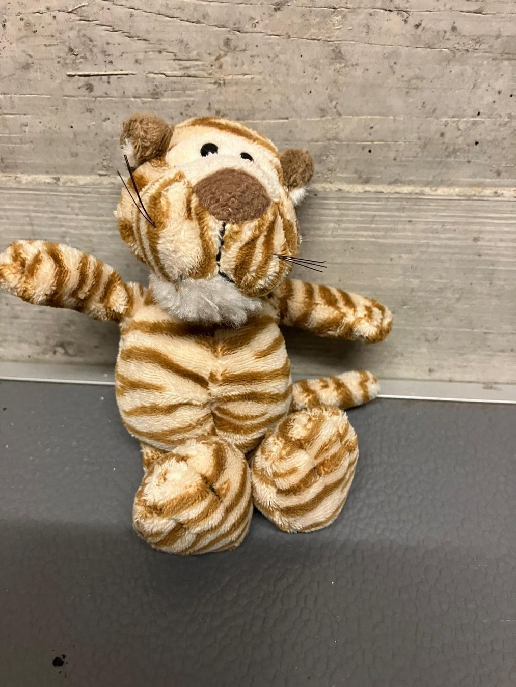 Nici Giocattoli: Piccolo peluche tigre Nici – Usato da Melano venduto da H-Sara