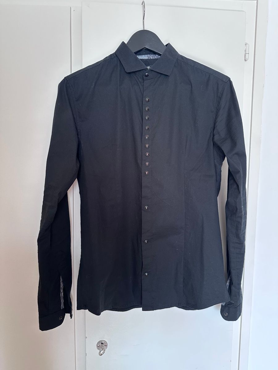 Hemden: Multi Button Shirt – Gebraucht aus Zürich von dom_tq6x