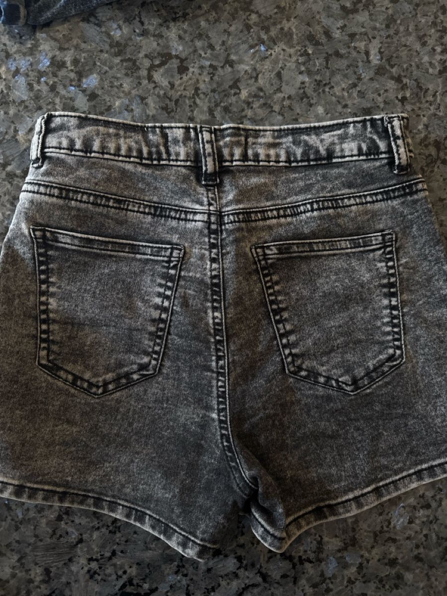 Tally Weijl Kleiderpakete: Lots de Shorts Tally Weijl  – Neu (gemäss Beschreibung) aus Malleray von sam_9bkx 7