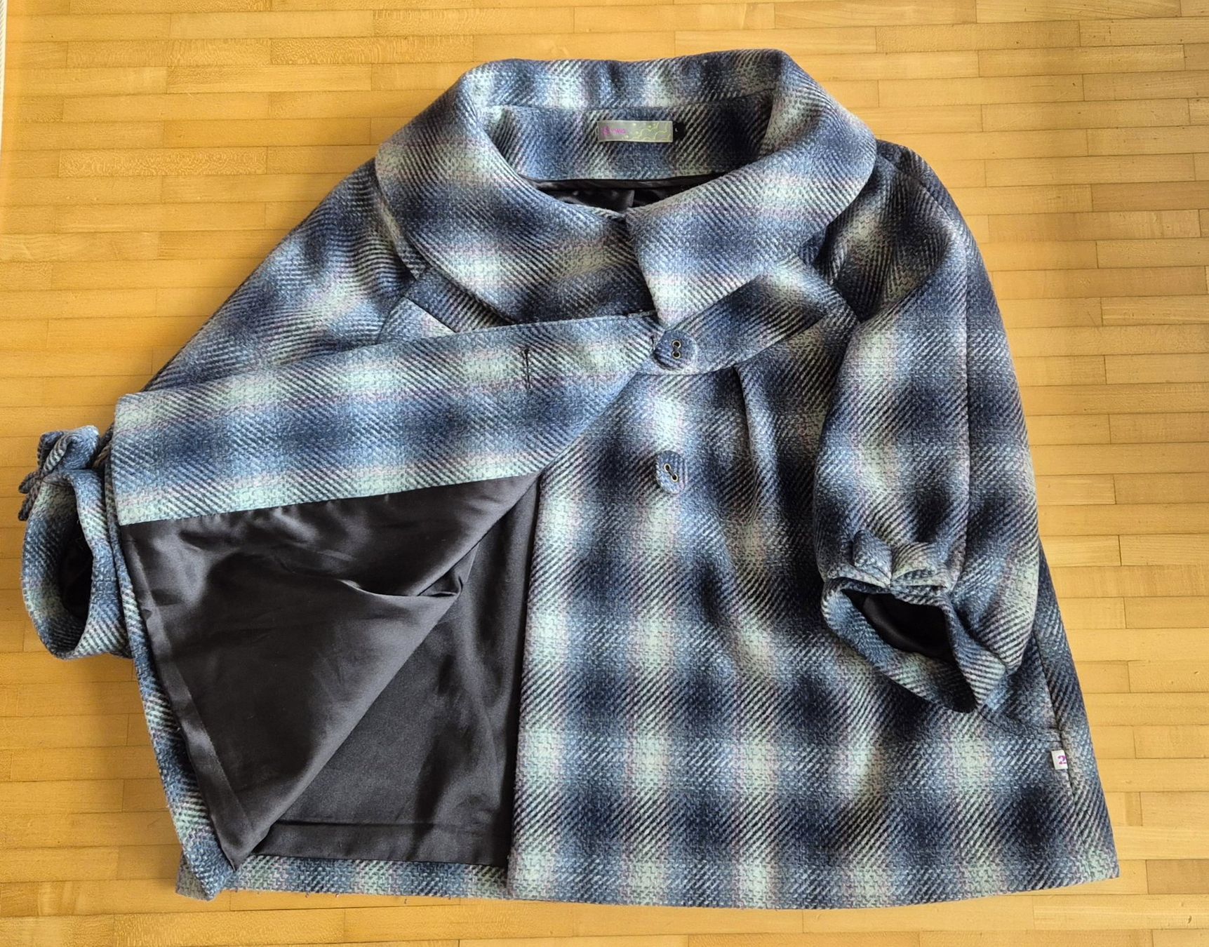 Cappotti: Manteau court super mignon – Usato da Villars-sur-Glane venduto da Verocac 2