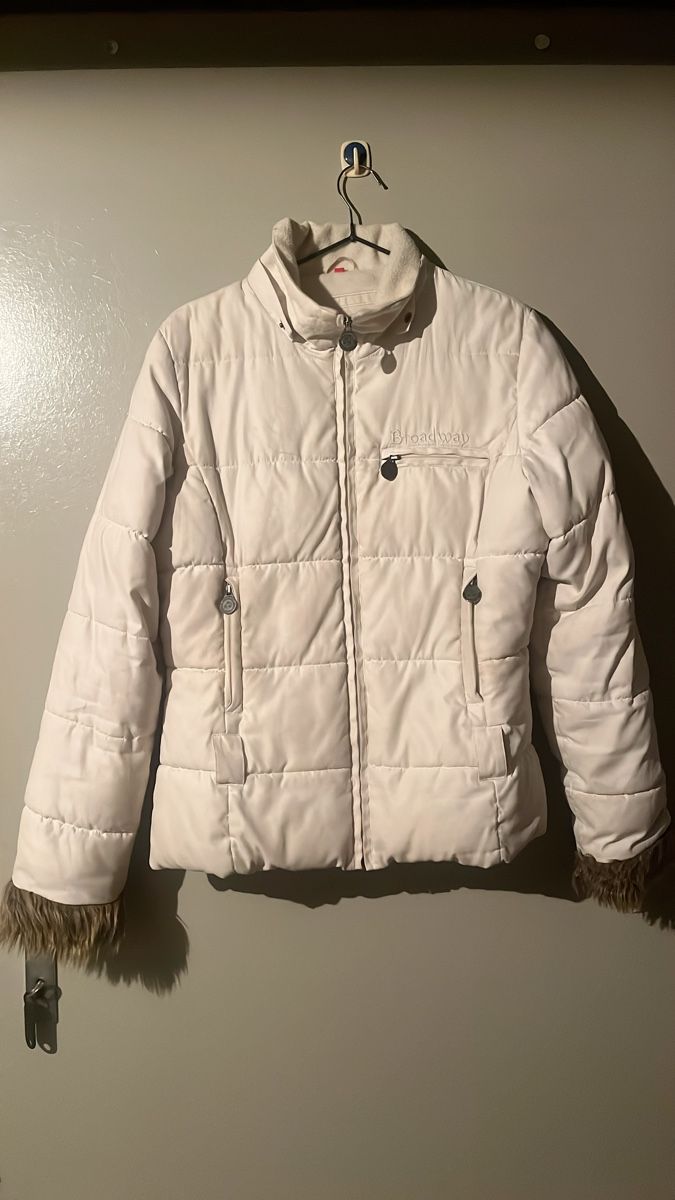 Giacche: Damenjacke Broadway hellbeige mit Kunstfell gebraucht – Usato da Nesslau venduto da Tishi99