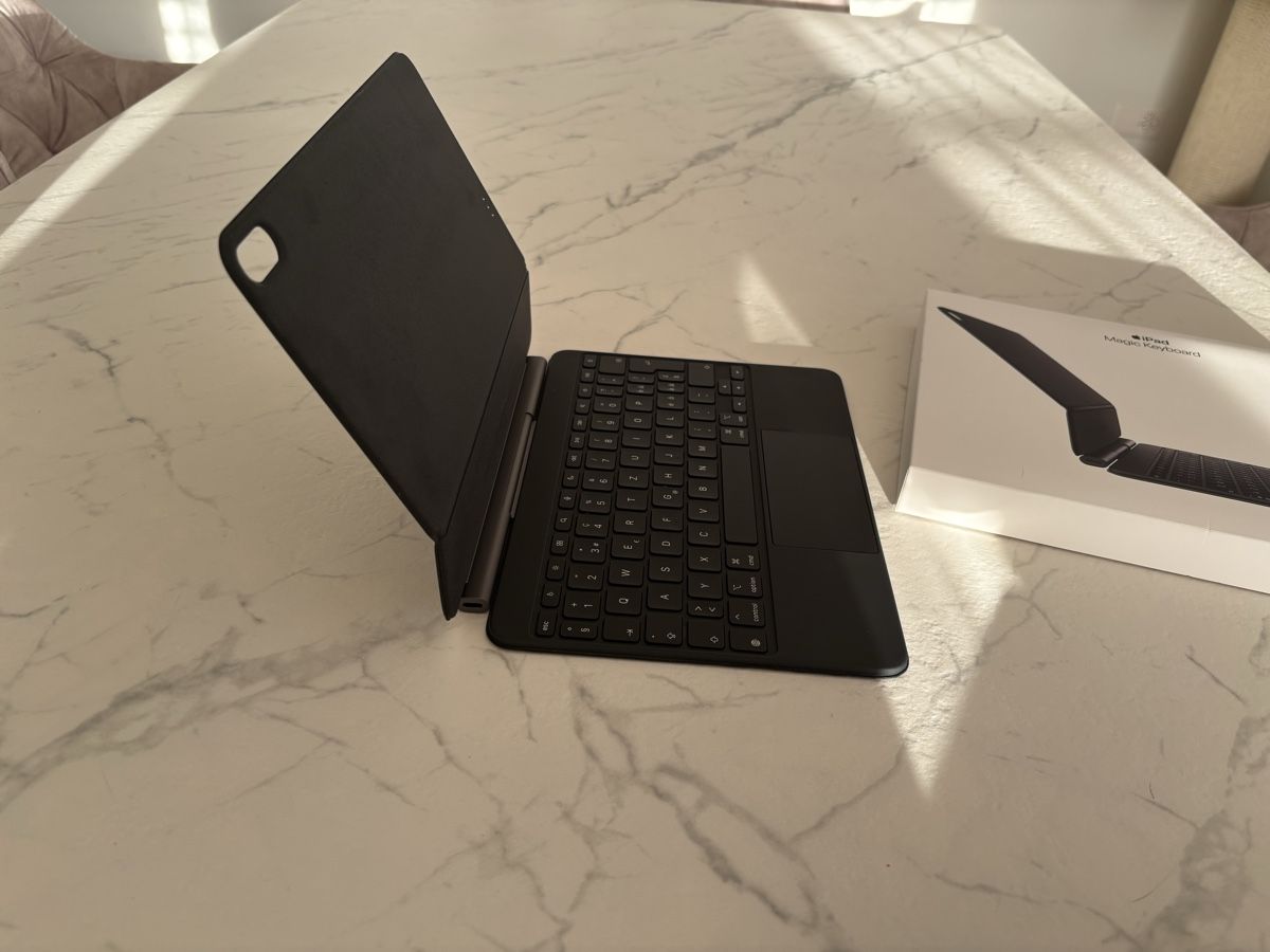 Apple Tastaturen: iPad Air „11“ Magic Keyboard schwarz  – Gebraucht aus Lömmenschwil von pv_cr 2