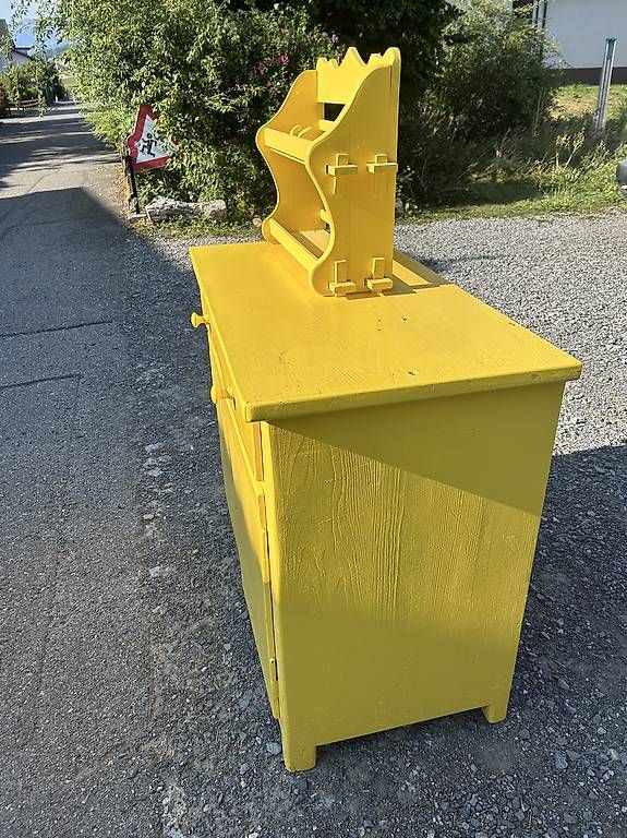 Scaffali: Kommode mit Wandgestell und Haken – Usato da Toffen venduto da matwenger 1