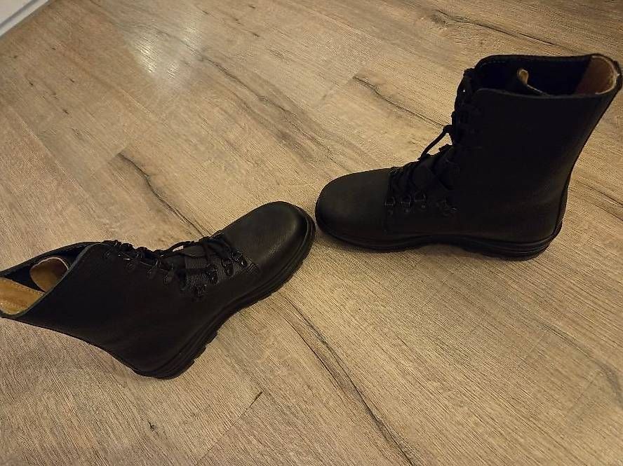Scarpe da uomo: Kampfstiefel KS 90 Schweizerarmee. Gr. 44 – Usato da Lausen venduto da 04362 4