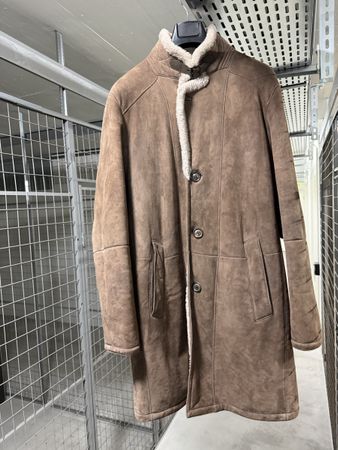 Warme Winterjacke / Herren Ledermantel aus Lammfell