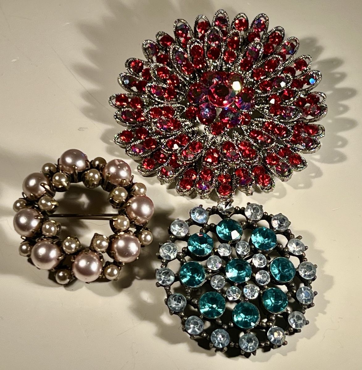 Spille & Fermagli: Broche vintage avec perles rose et crème – Usato da Genève venduto da DELIRBEADS 8