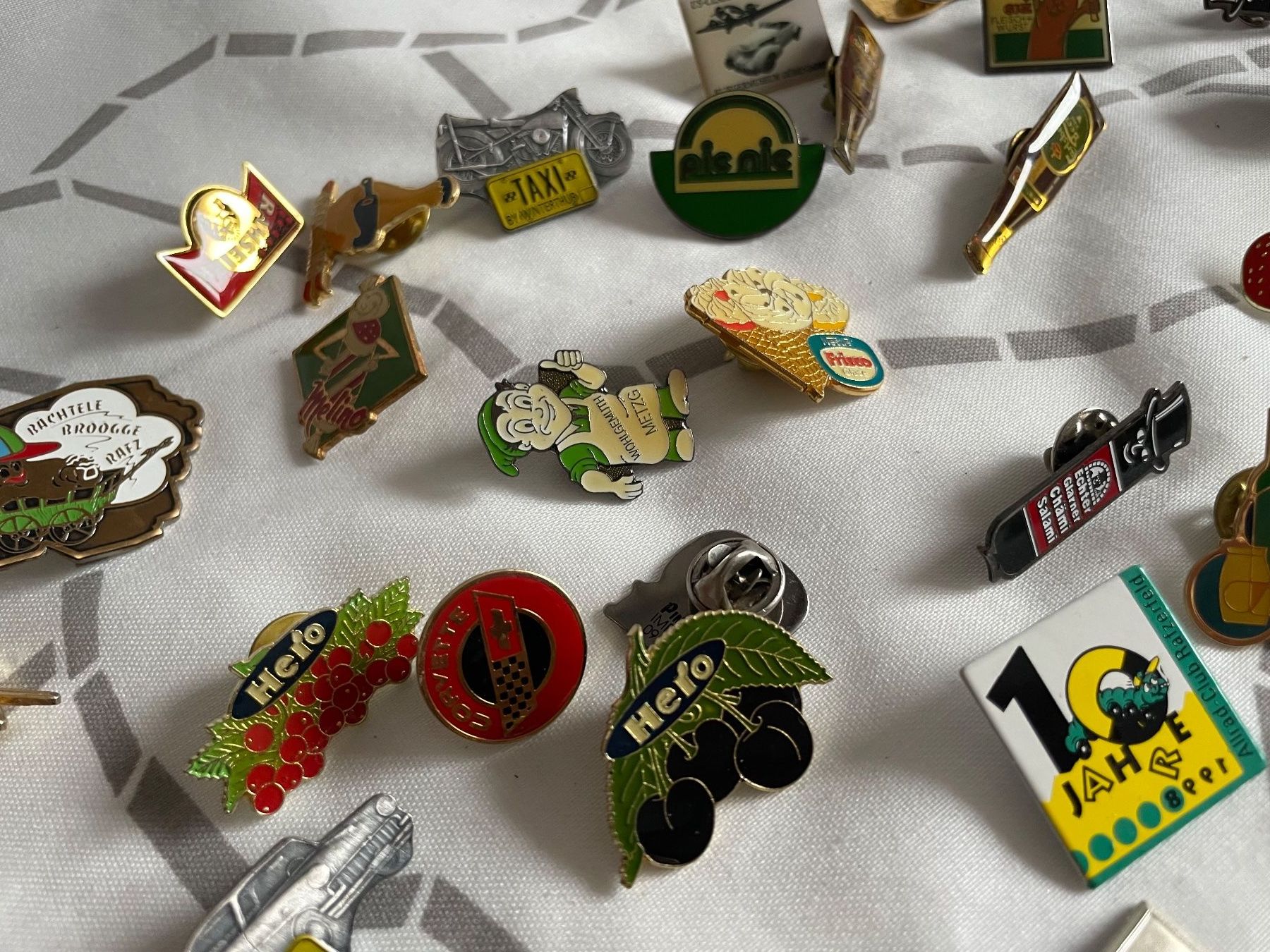 Plaketten & Abzeichen: 37 diverse Pins – Gebraucht aus Rafz von stg101 2
