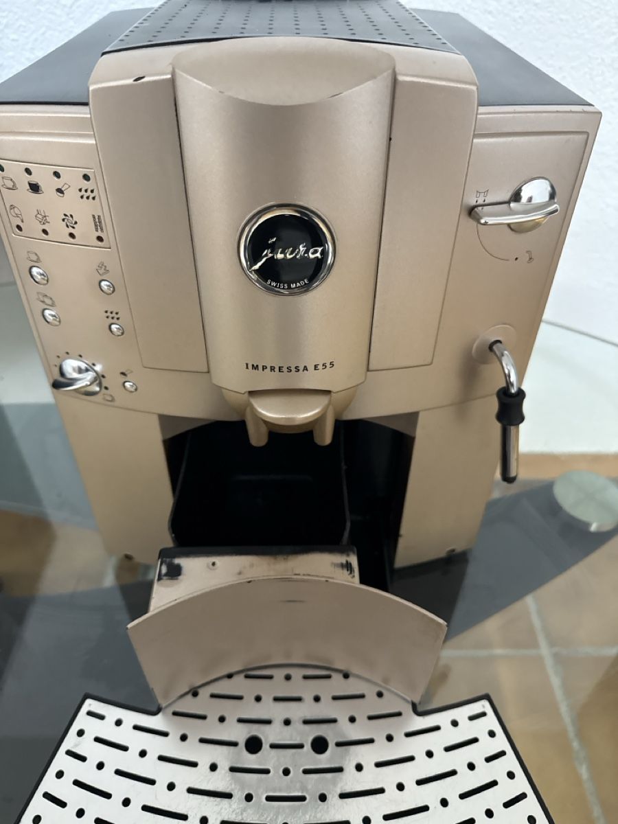 Jura Macchine per caffè & Macchine per espresso: Machine à café Jura Impressa E55 – Usato da Soyhières venduto da Jura22 1