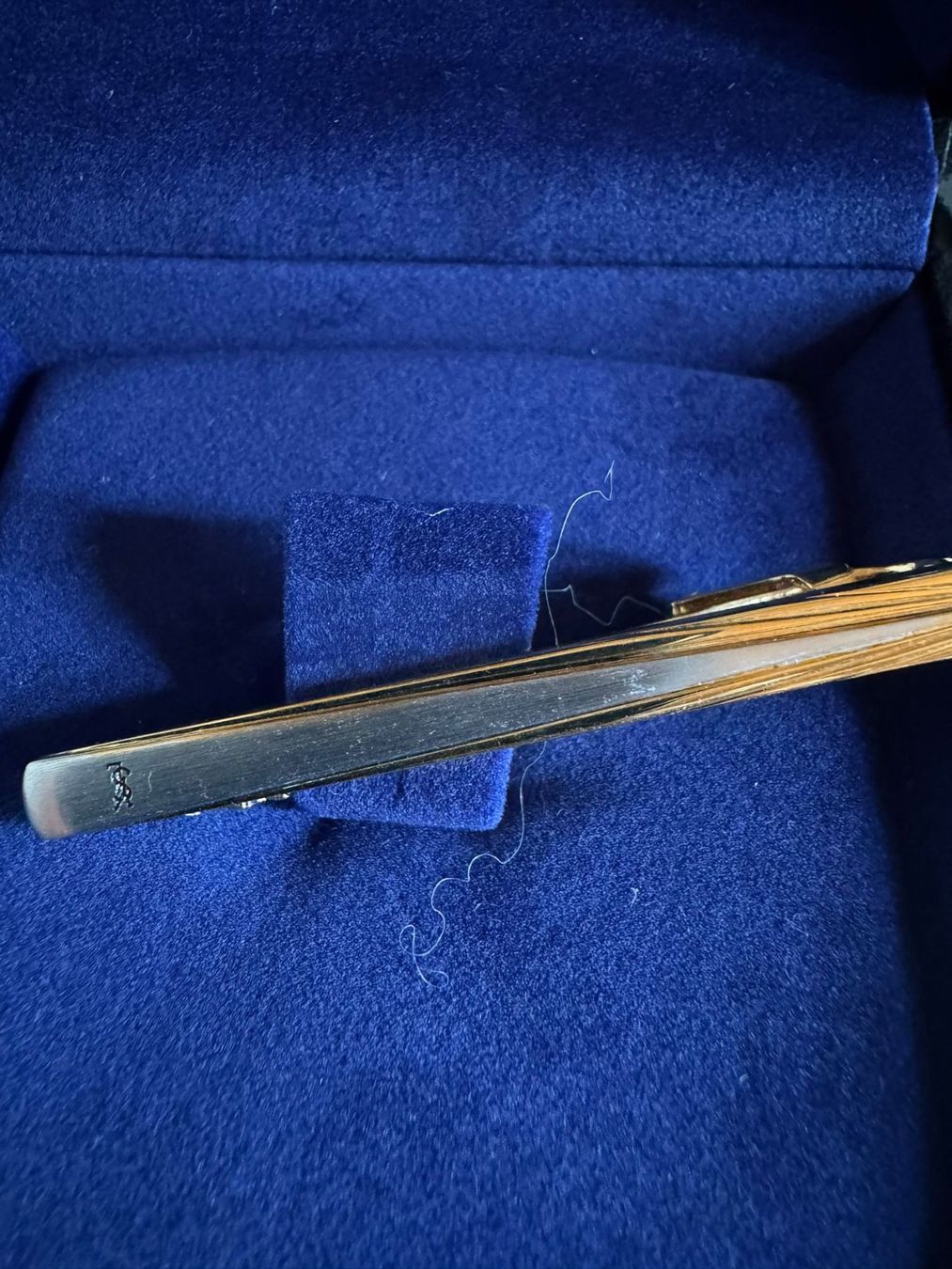 Saint Laurent Spille & Fermagli: Yves Saint Laurent Krawattenklammer Silberfarbe Box – Nuovo (secondo la descrizione) da Winterthur venduto da Dejv 2