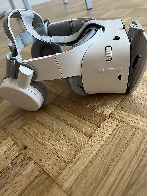 Casco VR: Virtual Reality Brille, in gutem Zustand – Usato da Flawil venduto da SG8888 2