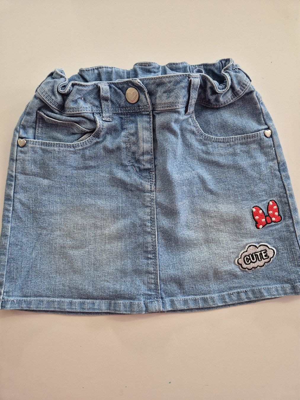 C&A Kleider & Röcke: Süsser Jeansrock Gr.116, mit Patches – Gebraucht aus Wichtrach von kne_62tl