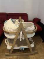 Handgefertigter Moseskorb mit Holz-Schaukelgestell, Baby Nes