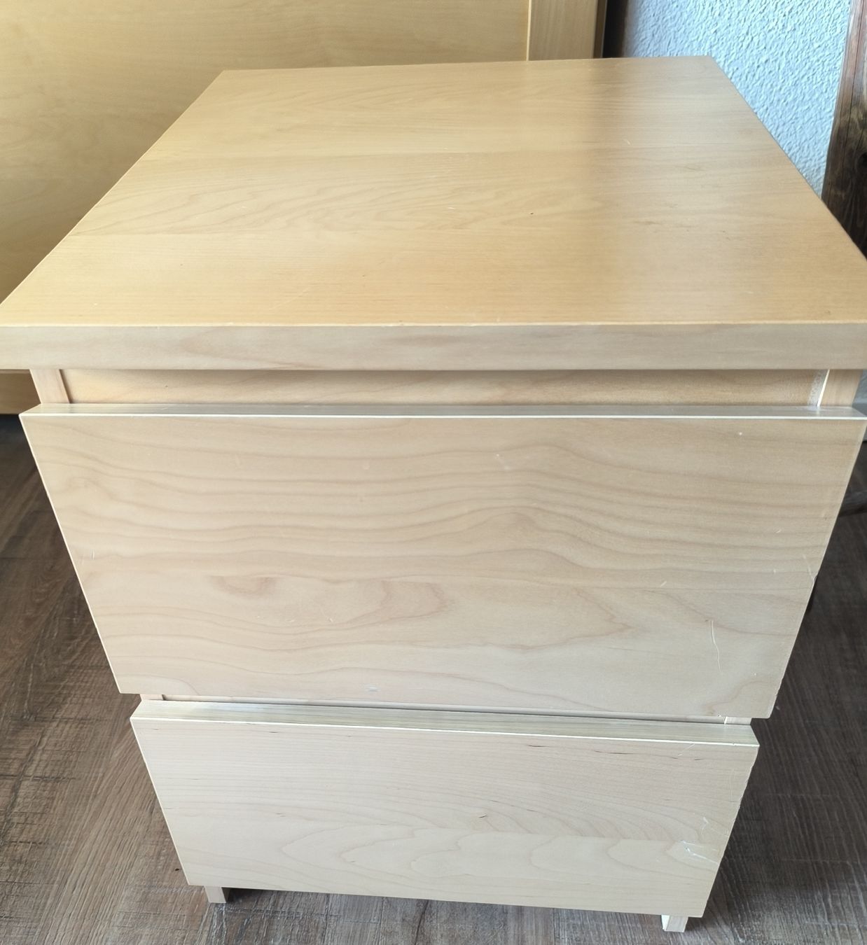 Ikea Tables de nuit: 2 Nachttischen von IKEA  MALM mit Gebrauchspuren – D'occasion à Oberwil-Lieli par Atom17 5