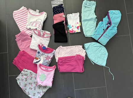 18-teiliges Kleiderpaket Grösse 98/104