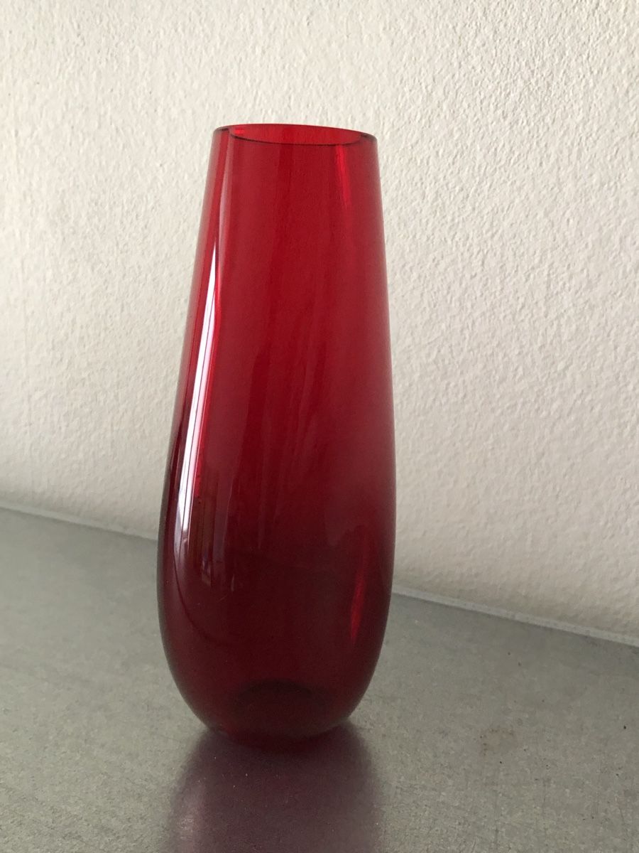 Vasen & Gefässe: Rubin rot glass vase midcentury – Gebraucht aus Basel von Amechan. 3