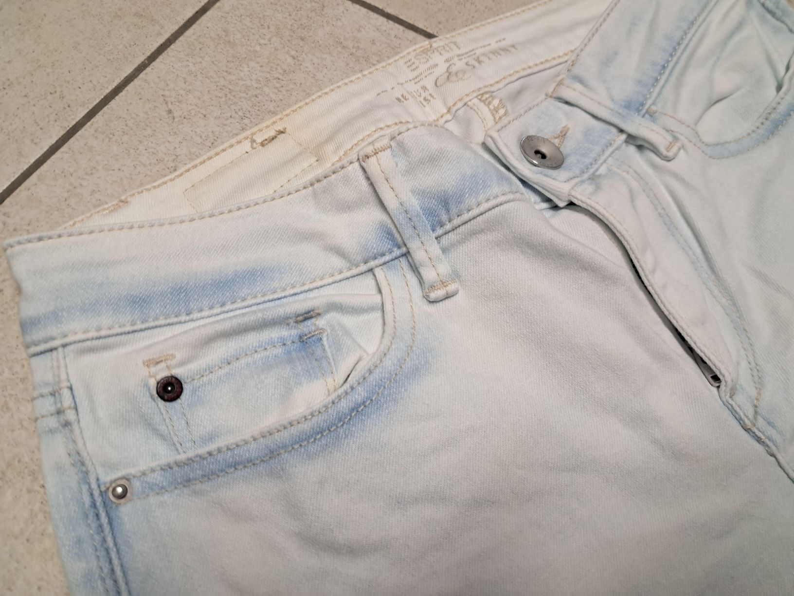 Esprit Jeans: Esprit Jeans, Gr. 26, hellblau, neuwertig – Usato da Weinfelden venduto da Da-ryn01 2