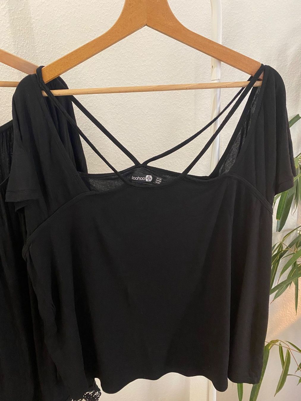 Boohoo T-shirt: Boohoo 2 T-Shirts schwarz Gr. 52 – Usato da Pratteln venduto da a23_j2gs 5