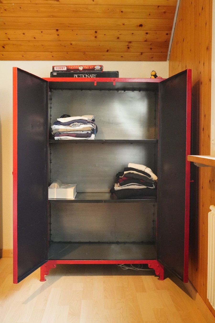 Kommoden: Metall Kommode "Underground" im Container Look (rot) – Gebraucht aus Bretzwil von mar_5x7b 2