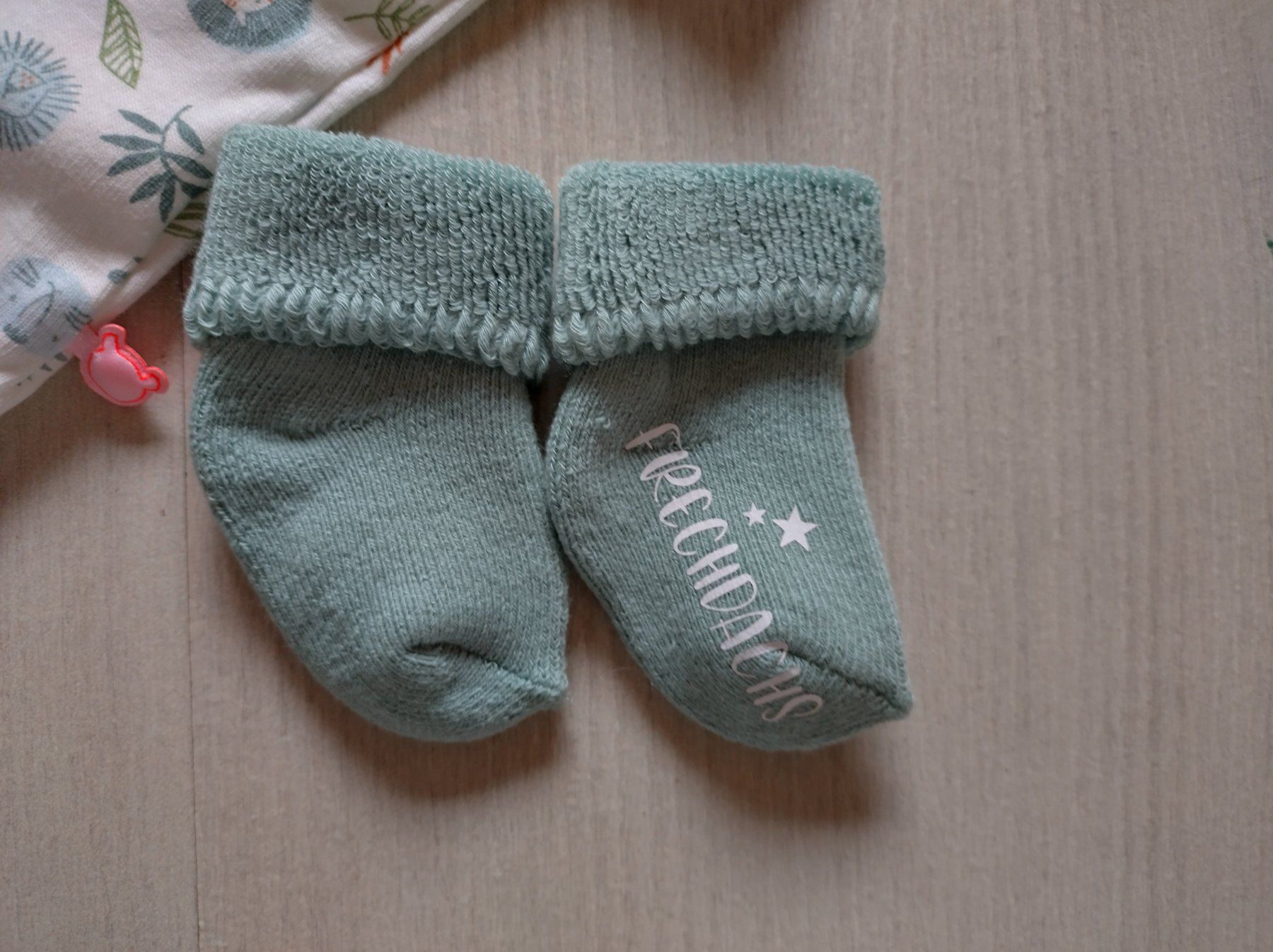 Lotti & Set di vestiti: Süsses Babyset, Body, Söckchen, Tuch, Gr. 62 – Nuovo (secondo la descrizione) da Bazenheid venduto da cor_7chf 2