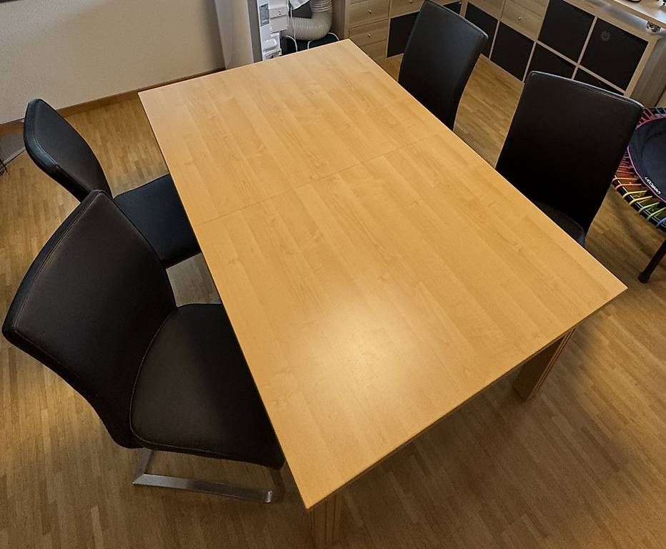 Tischset: Esstisch ausziehbar und 4 Stühle – Gebraucht aus Winterthur von Schaukelpferdchen