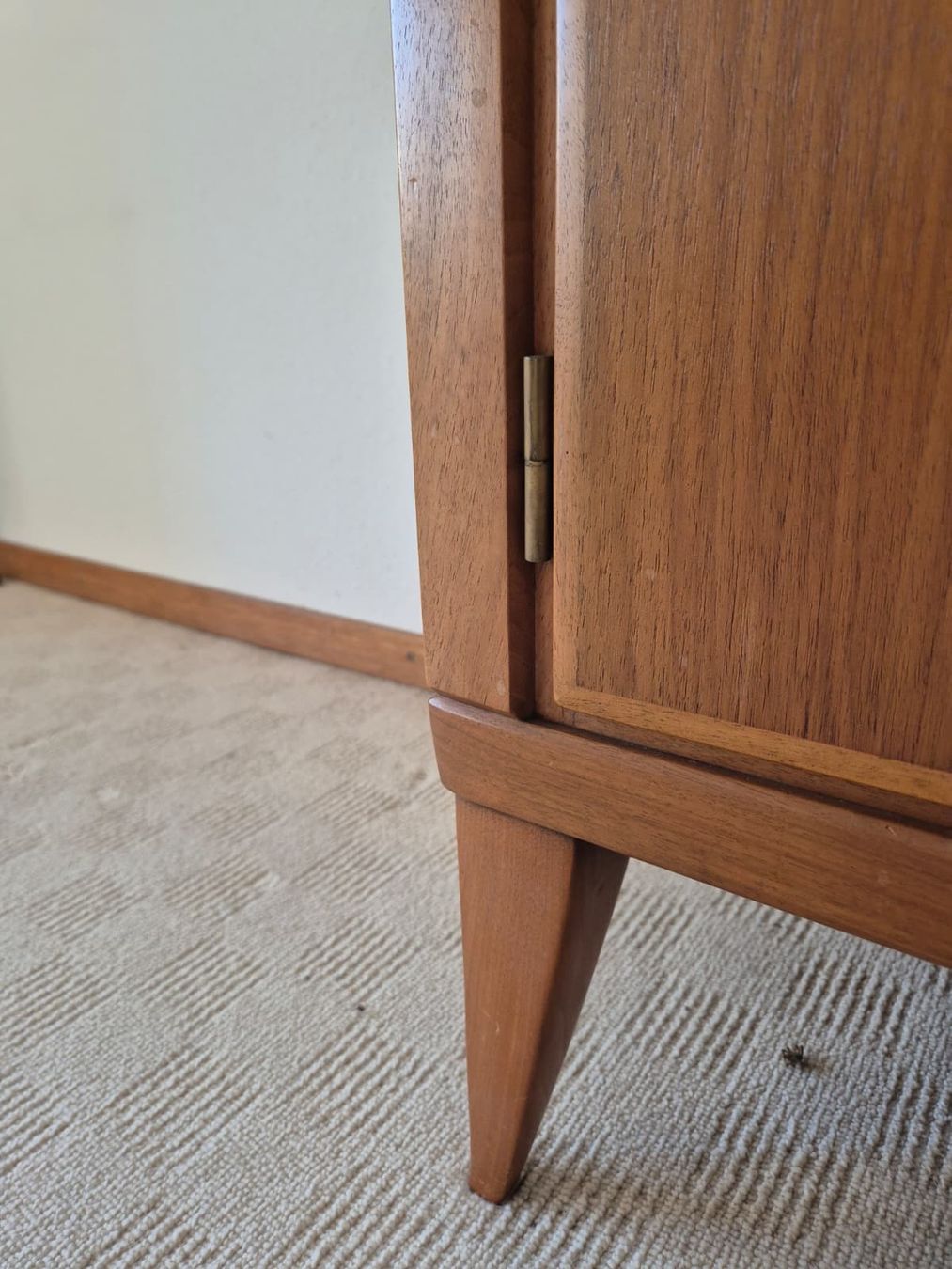 Credenze: Vintage Sideboard/Buffet, Nussbaum – Usato da Winterthur venduto da Sarafina66 5