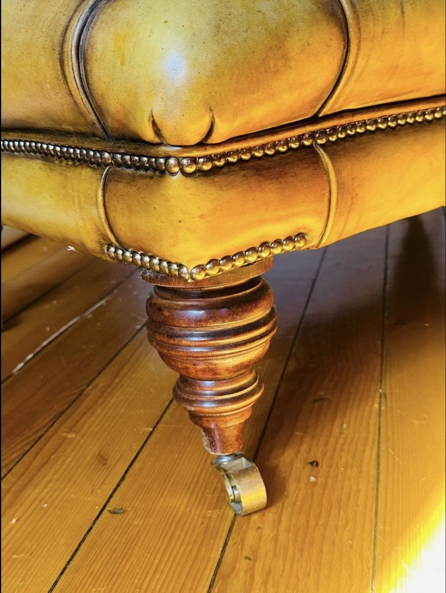 Sgabelli: Chesterfield Leather Footstool – Usato da Vevey venduto da ledidream 4