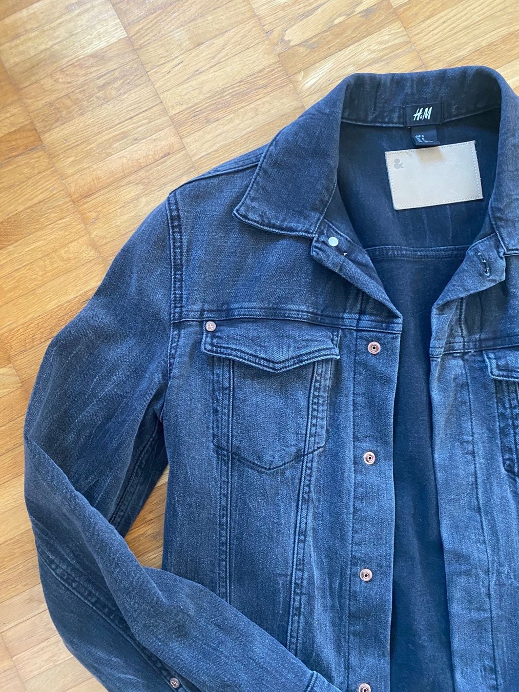 Giacche: Neuwertige Jeansjacke von H&M – Nuovo (secondo la descrizione) da Uetendorf venduto da Lucutus-Picard 1