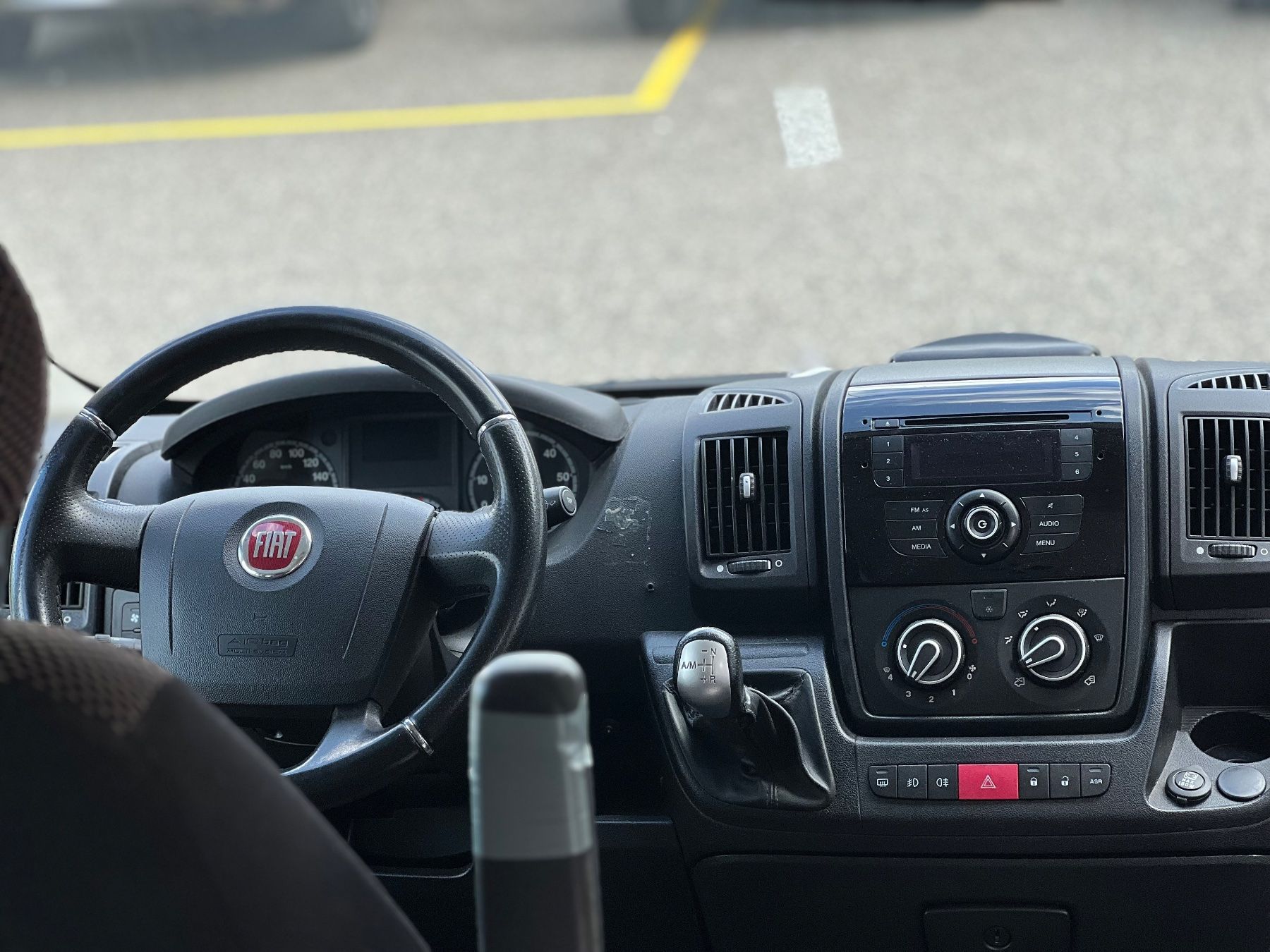 Fiat Camping Fahrzeuge: Fiat Ducato 17 Plätzler – Gebraucht aus Freimettigen von EIMAAG-AG 4