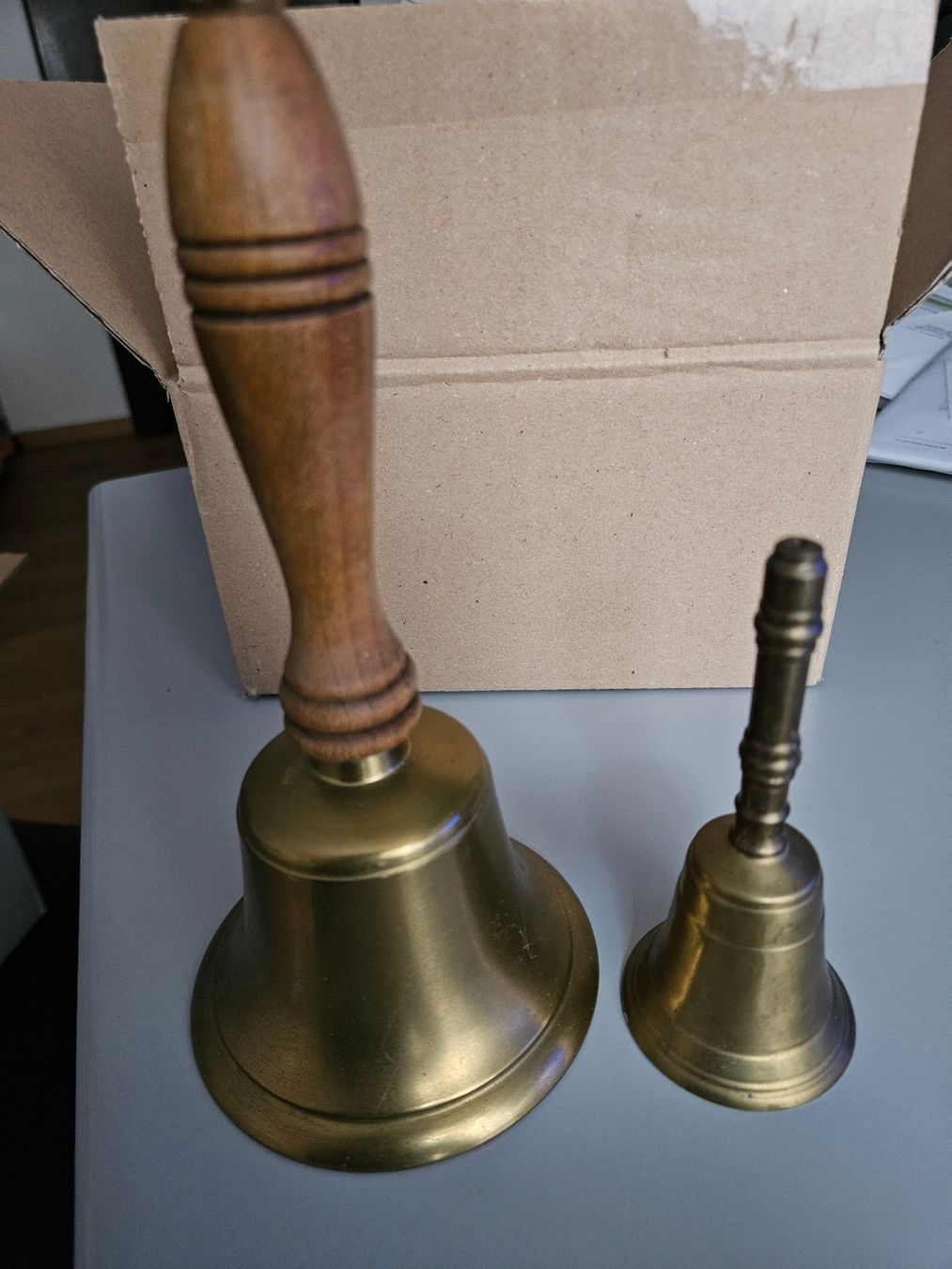 Campanacci mucche: 2 schöne Glocken aus Guss – Usato da Langendorf venduto da Bruenu
