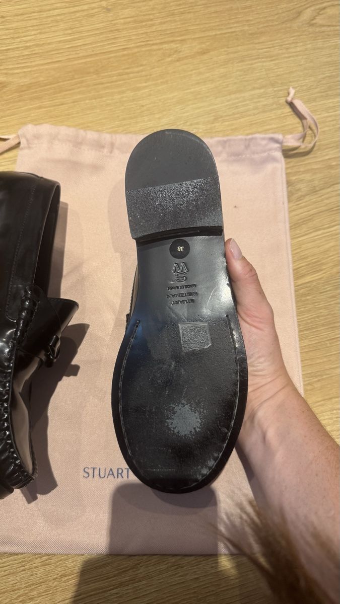 Stuart Weitzman Scarpe da donna: Stuart Weitzman Black Loafers – Usato da Dinhard venduto da emi_6jdk 3