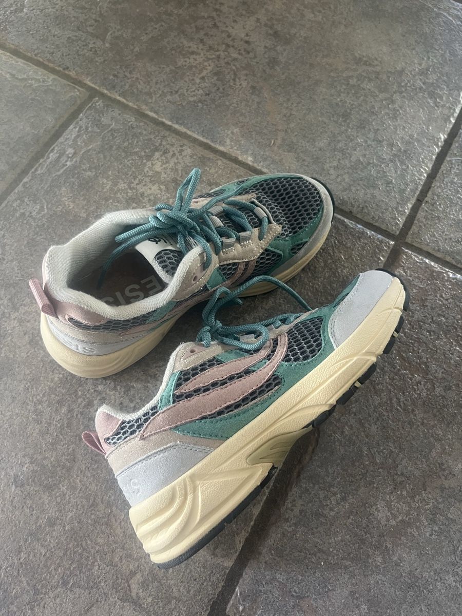 Genesis Scarpe da donna: Fair sneaker Genesis shoes 37 – Usato da Stallikon venduto da CristinaK.2026 2