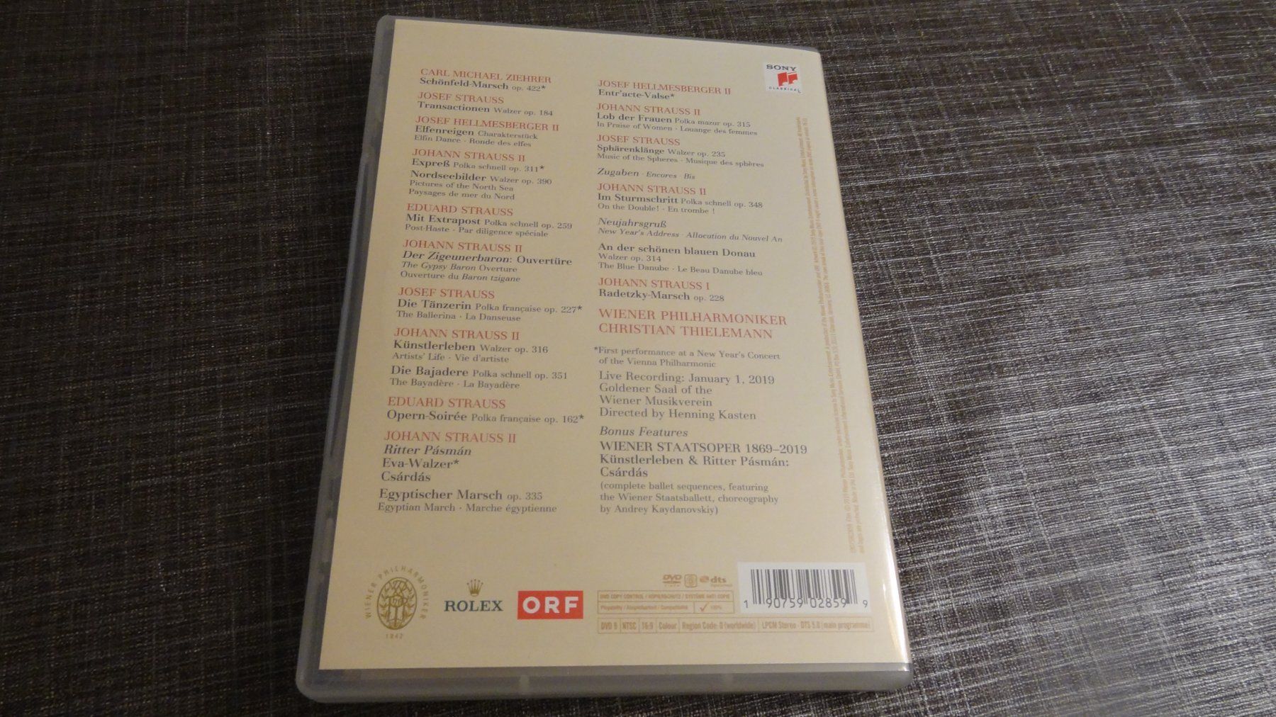Tutti i DVDs: Neujahrskonzert 2019 DVD – Usato da Olten venduto da Disc-Ausverkauf 2