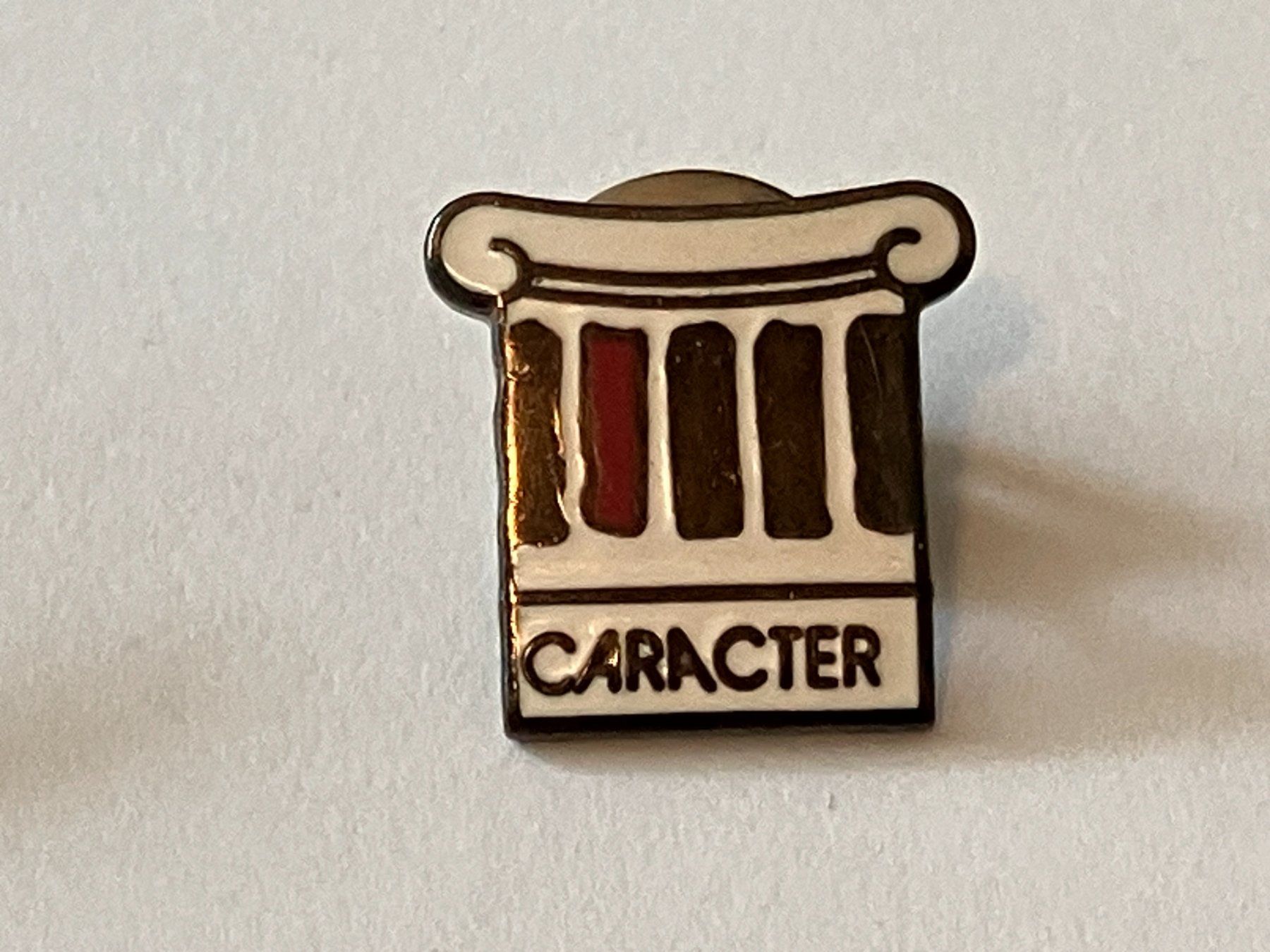 Plaquettes & Badges: 1 Pin Caracter – D'occasion à Basel par djwwpp
