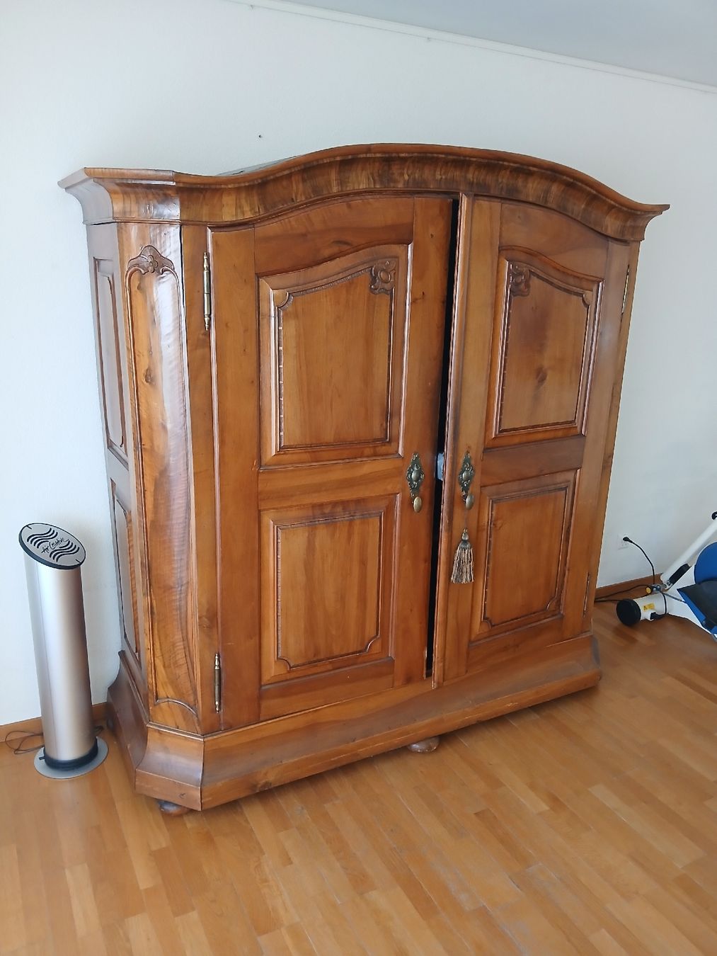 Armadi: Massiver Holzschrank – Usato da Fräschels venduto da Abel26 1