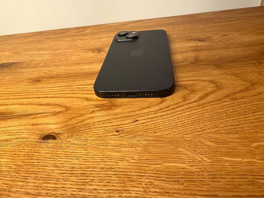 Portables: iPhone 15 128GB Black – D'occasion à Birmensdorf ZH par kuba_cz 2