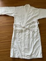 Weisser, weicher und eleganter Bademantel (Peignoir blanc)