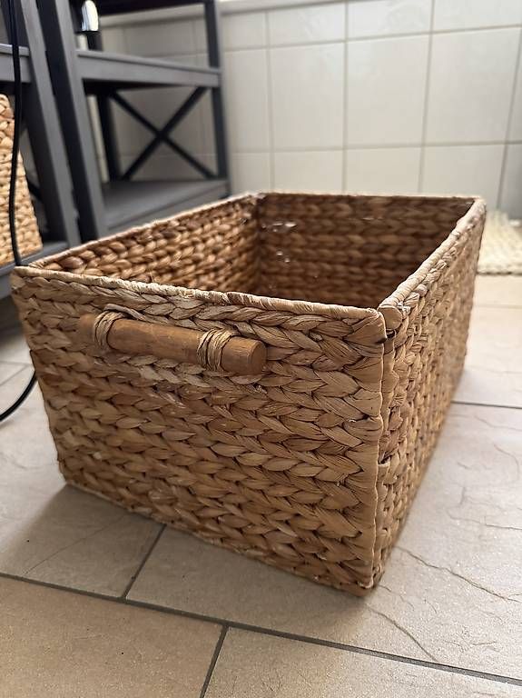 Scaffali: Badezimmer Regal – Usato da Winterthur venduto da vik_gh6w 1
