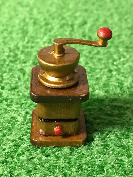 Miniatur Futterkrippe Mit Moos – 6 Cm Lang, Puppenhaus-Zubehör, Deko Für Dioramen