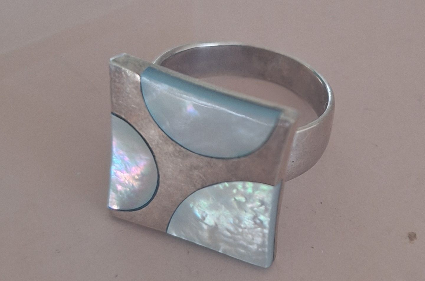 Anelli: Vintage massiver  Ring mit hellblauem Perlmutt Silber – Usato da Kerzers venduto da ExpressoTerreno