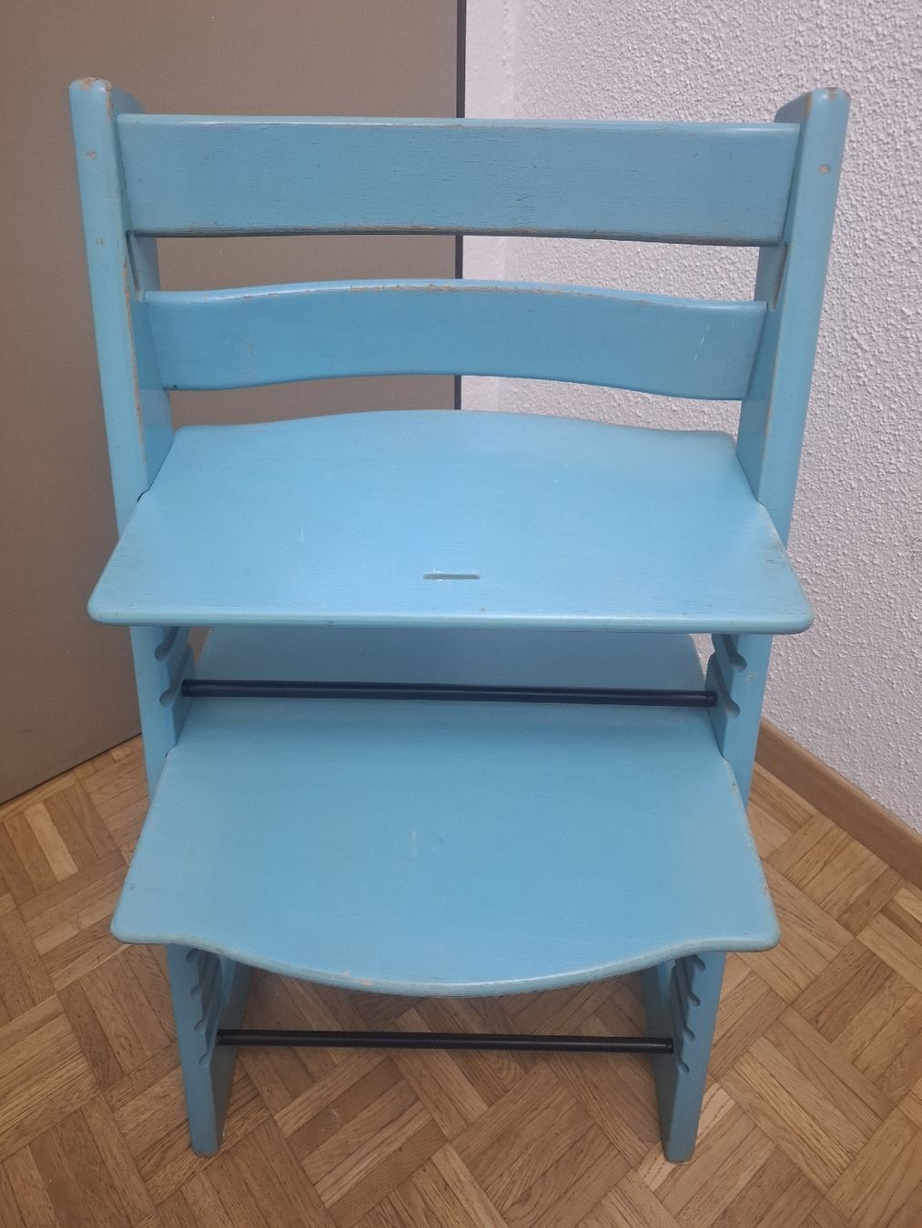 Stokke Seggioloni: Original Stokke Tripp Trapp Kinderstuhl, hellblau – Usato da Kriens venduto da Zizzizz