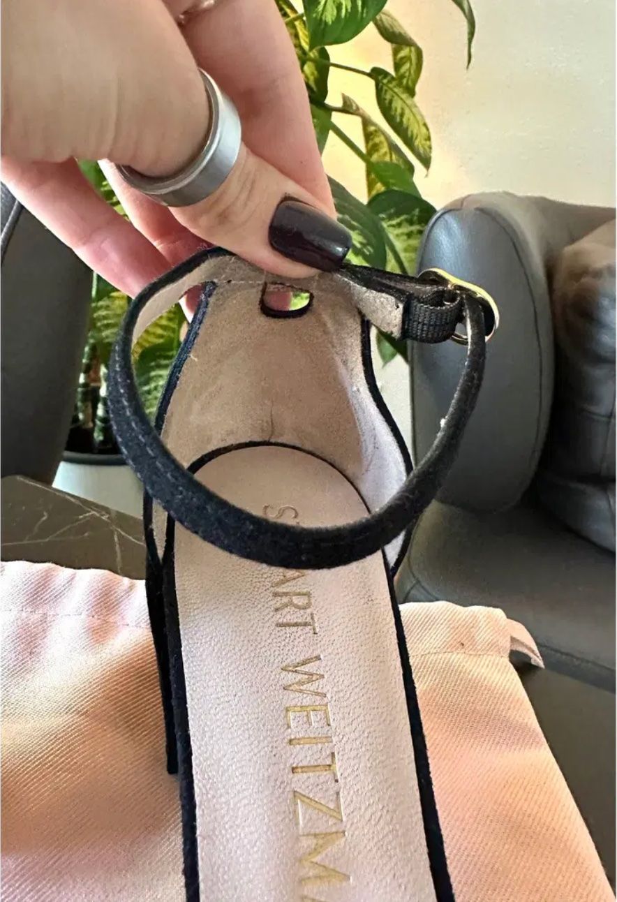 Stuart Weitzman Chaussures femmes: Stuart Weitzman black suede sandals – D'occasion à Zug par ale_8khf 1
