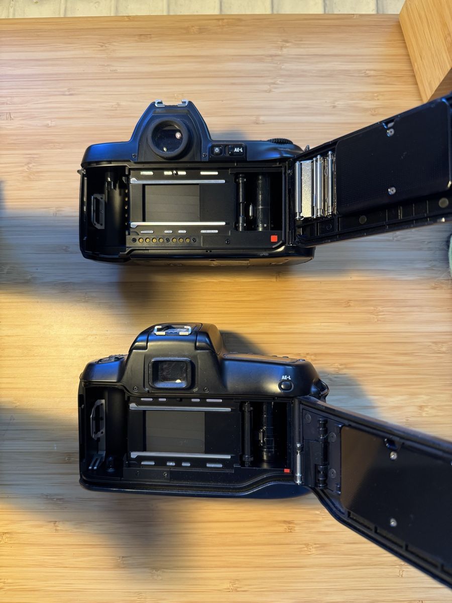 Nikon Appareil photo: 4x Nikon Analogkamera-Set – D'occasion à Zürich par SalernoElia 3