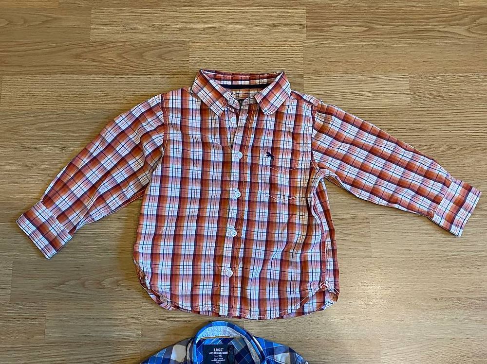 H&M Lotti & Set di vestiti: Hemd Paket Gr. 98 für Jungen aus Baumwolle – Usato da Glarus venduto da Iroccinha 3