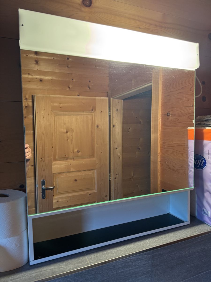 Armadietti a specchio: Spiegelschrank Bad mit Licht – Usato da Chur venduto da Kalafi 1