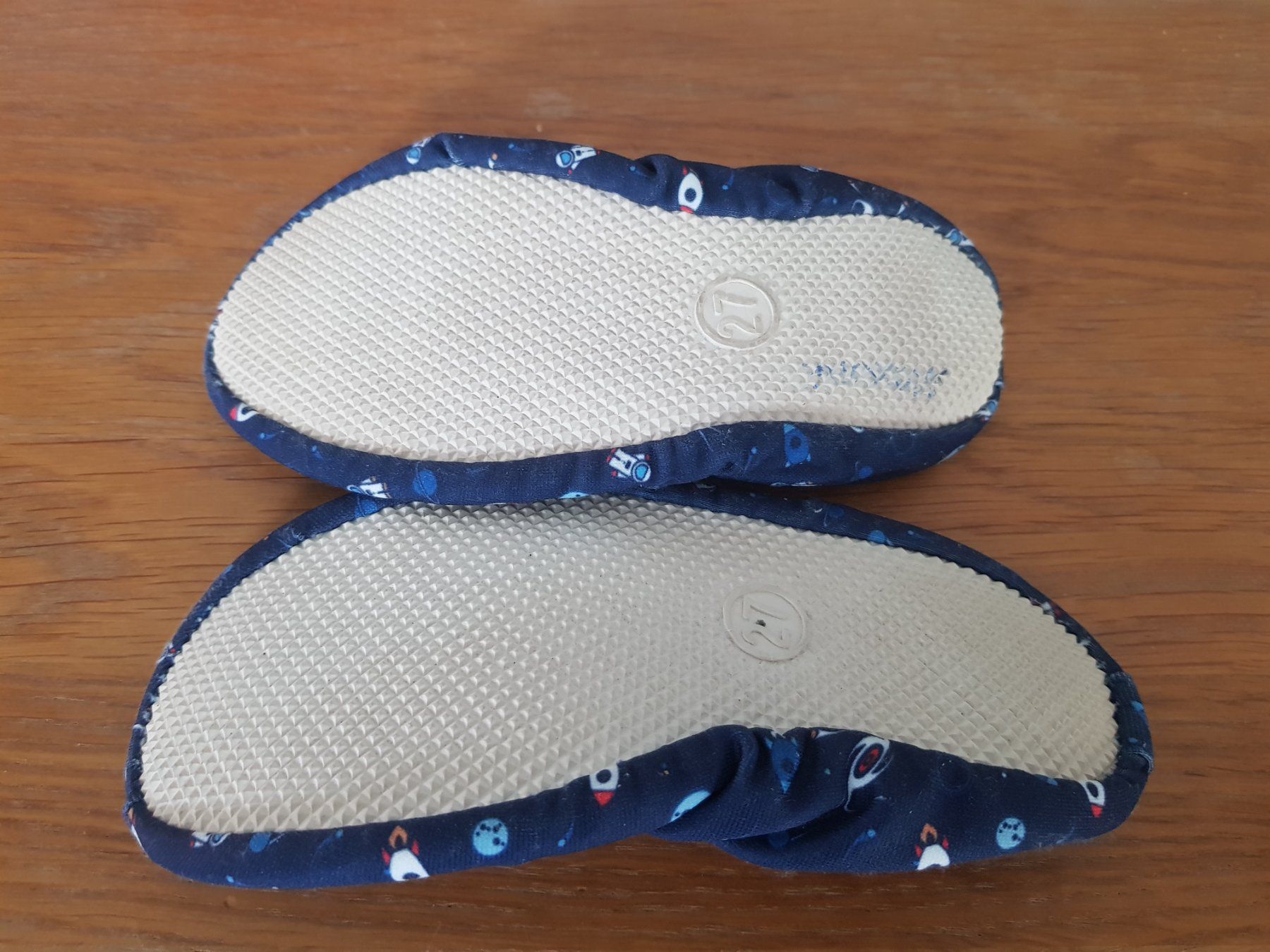 Scarpe da uomo: Chaussons pour enfants – Usato da Villars-sur-Glâne venduto da Mark_988 1