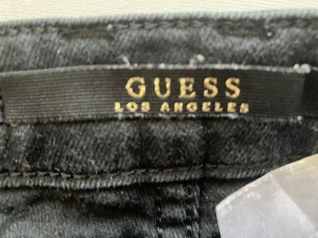 Guess Jeans: Short Guess noir été franges taille 40 – Usato da Marin-Epagnier venduto da rchouchouu 2